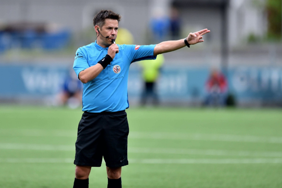 Tom Harald Hagen (42) hat sich als schwul geoutet, nachdem ein Trainer homophob beleidigt wurde.