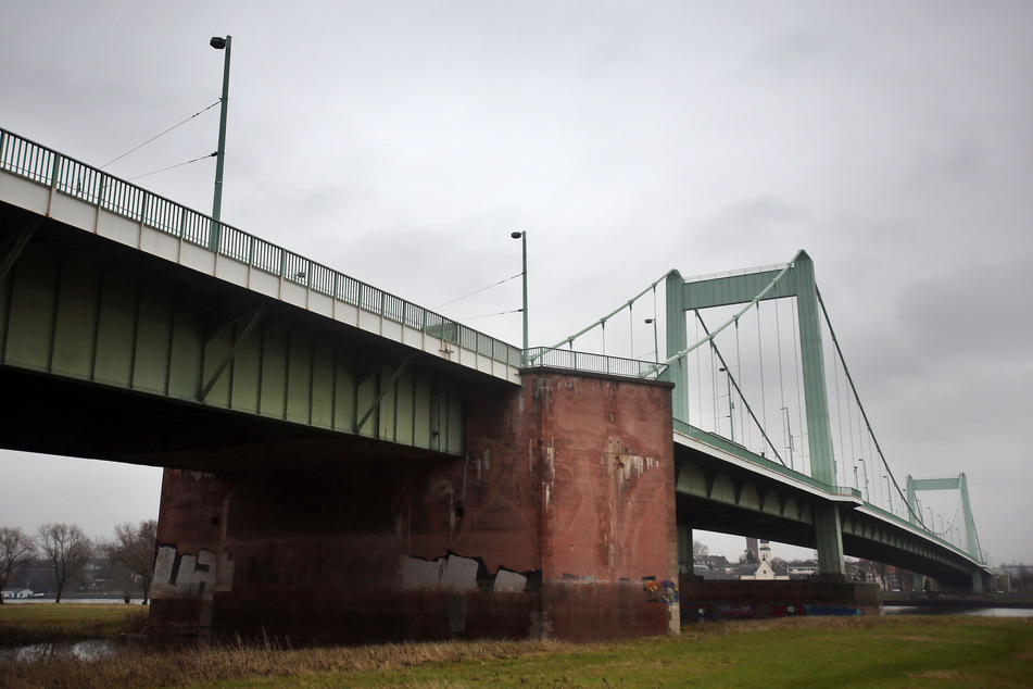 Die Sanierung der Mülheimer Brücke in Köln dauert bereits mehrere Jahre.