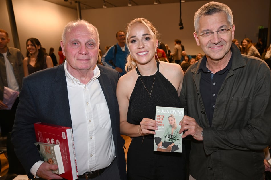 Giulia Gwinn (25) gewährt in ihrem Buch "Write Your Own Story - Mein Weg vom Bolzplatz in die Weltspitze" private Einblicke.