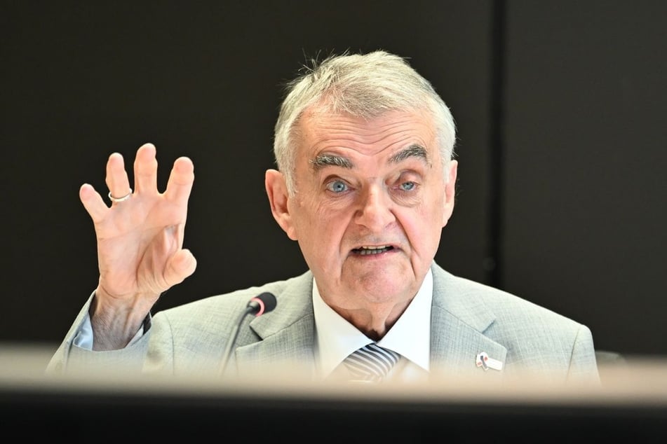 NRW-Innenminister Herbert Reul (73, CDU) hat seinen Plan für Sicherheitsmaßnahmen gegen Terroranschläge aufgezeigt.