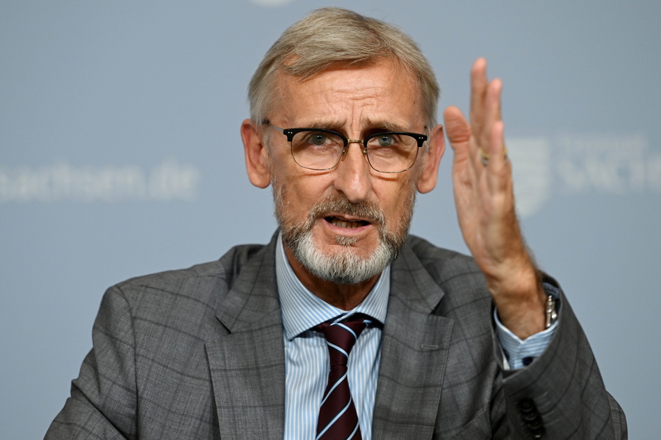 Hat sich den Kampf gegen Schleuserkriminalität auf die Fahnen geschrieben: Sachsens Innenminister Armin Schuster (62, CDU).