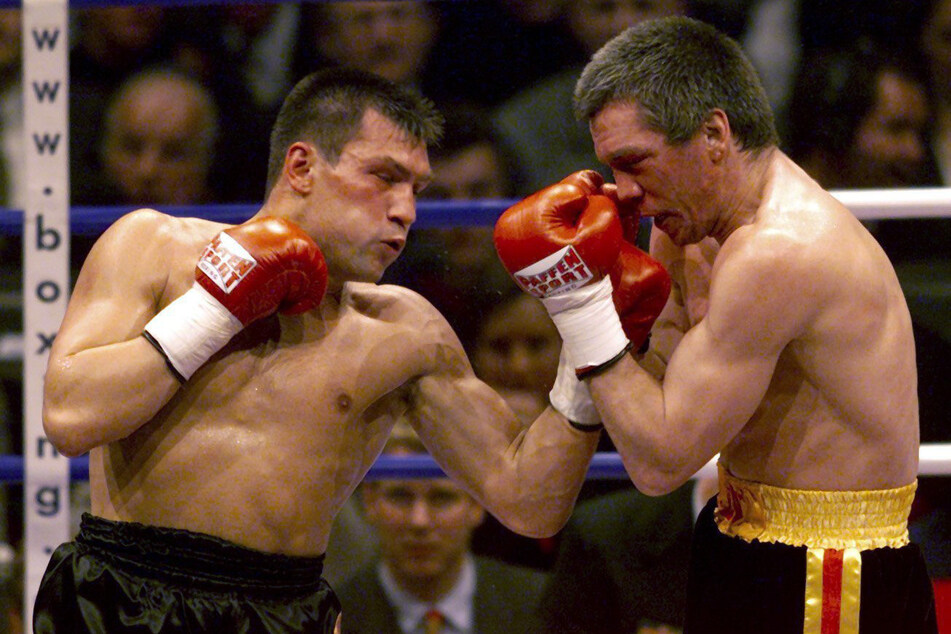 15. April 2000: Der damalige Titelverteidiger Dariusz Michalczewski (l.) und Graciano Rocchigiani während des WM-Kampfes im Halbschwergewicht.