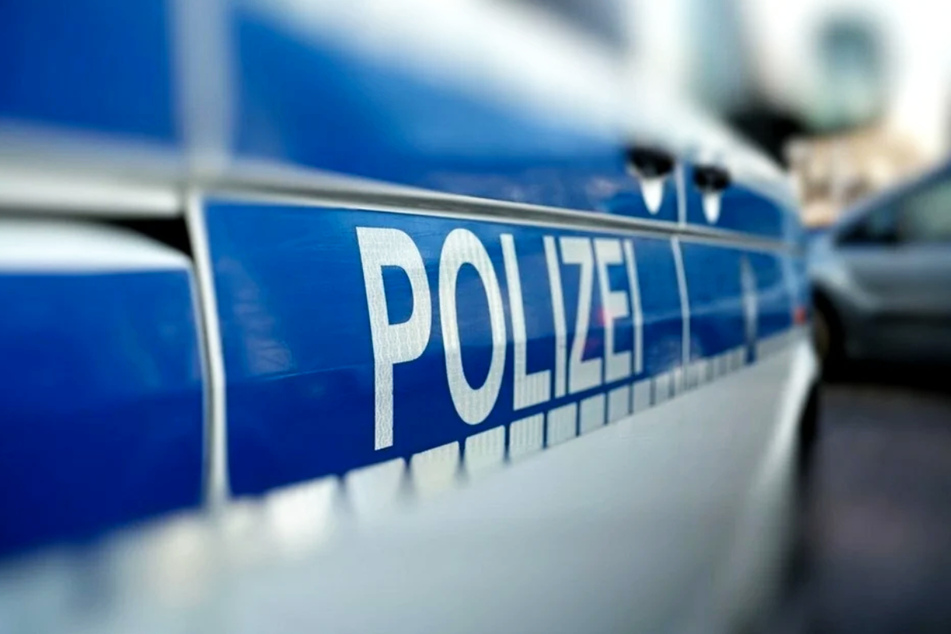 Ein 39-Jähriger beging in Flöha nach einem Auffahrunfall Fahrerflucht. (Symbolbild)