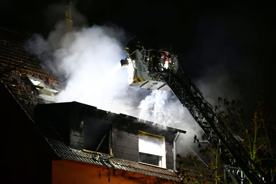 Die Feuerwehr war bis zum Mittwochmorgen im Einsatz.