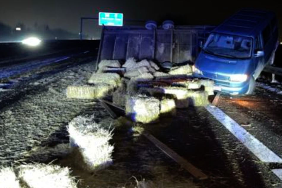Strohballen sorgen nach Unfall für Vollsperrung auf der A3