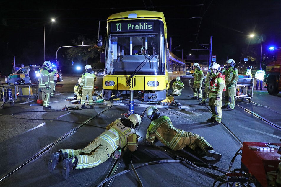 Die Bergungsmaßnahmen dauerten bis tief in die Nacht.