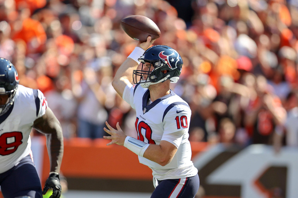 Texans backup quarterback Davis Mills threw for 102 yards and a touchdown in relief of Tyrod Taylor on Sunday.