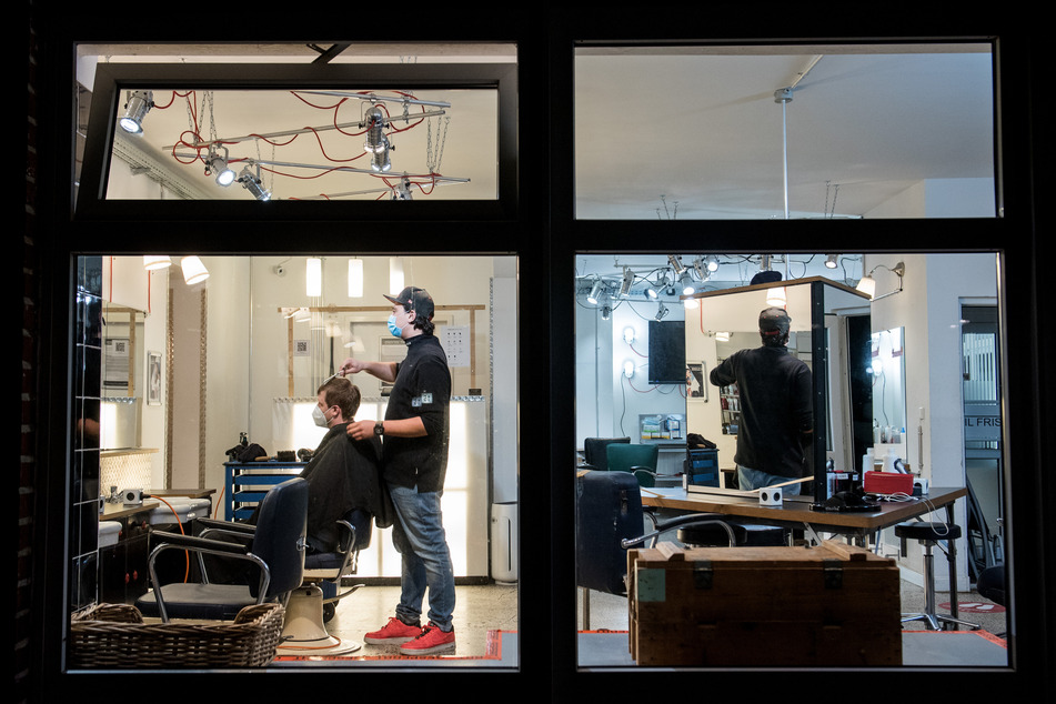 Hamburgs Friseure dürfen wieder öffnen.
