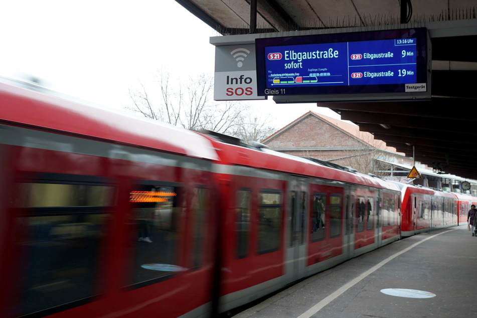 Am Wochenende sperrt die S-Bahn-Hamburg wieder wichtige Strecken Richtung Volksparkstadion.