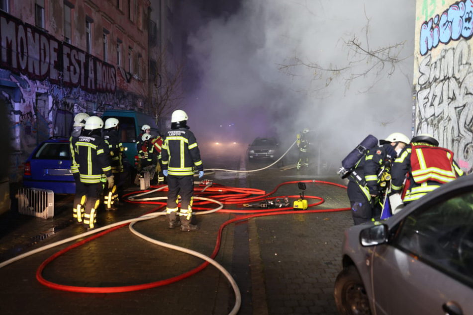 In der Leipziger Stockartstraße brannte in der Nacht zu Samstag eine Werkstatt.