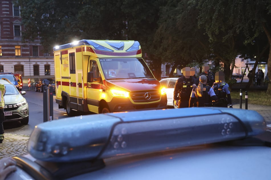 Polizei- und Rettungskräfte am Lessingplatz in Chemnitz: Eine Person befand sich in einem psychischen Ausnahmezustand.