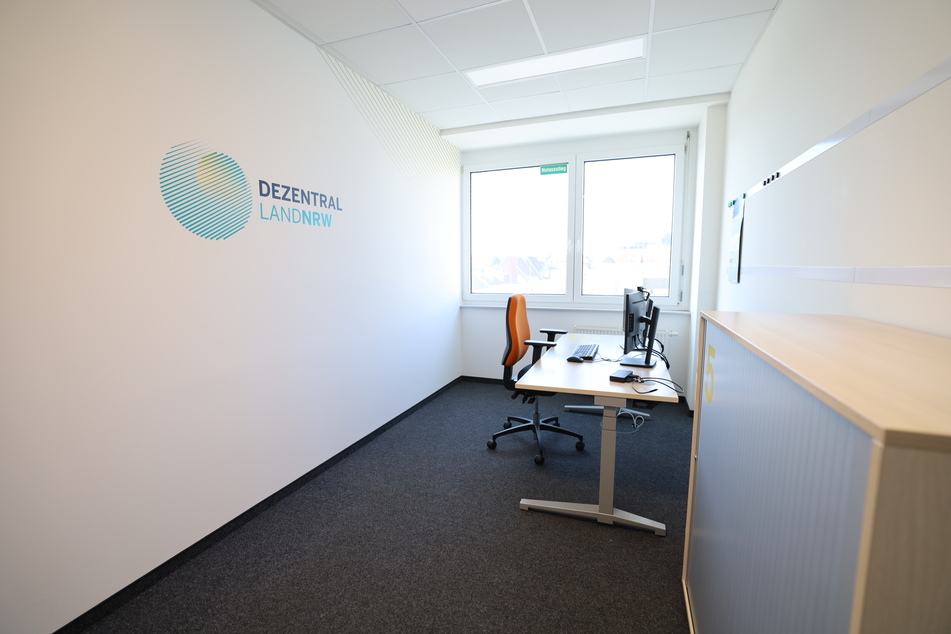 Vor Ort gibt es auch Einzelarbeitsplätze, die online vorab gebucht werden können.