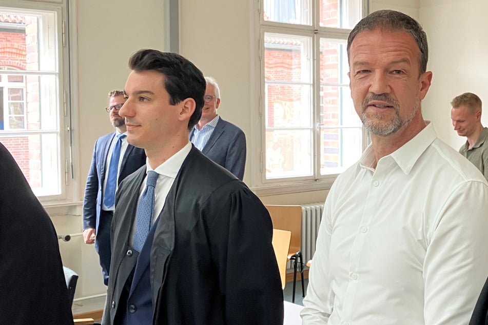 Der Streit zwischen Hertha und Fredi Bobic (53, r.) geht weiter.