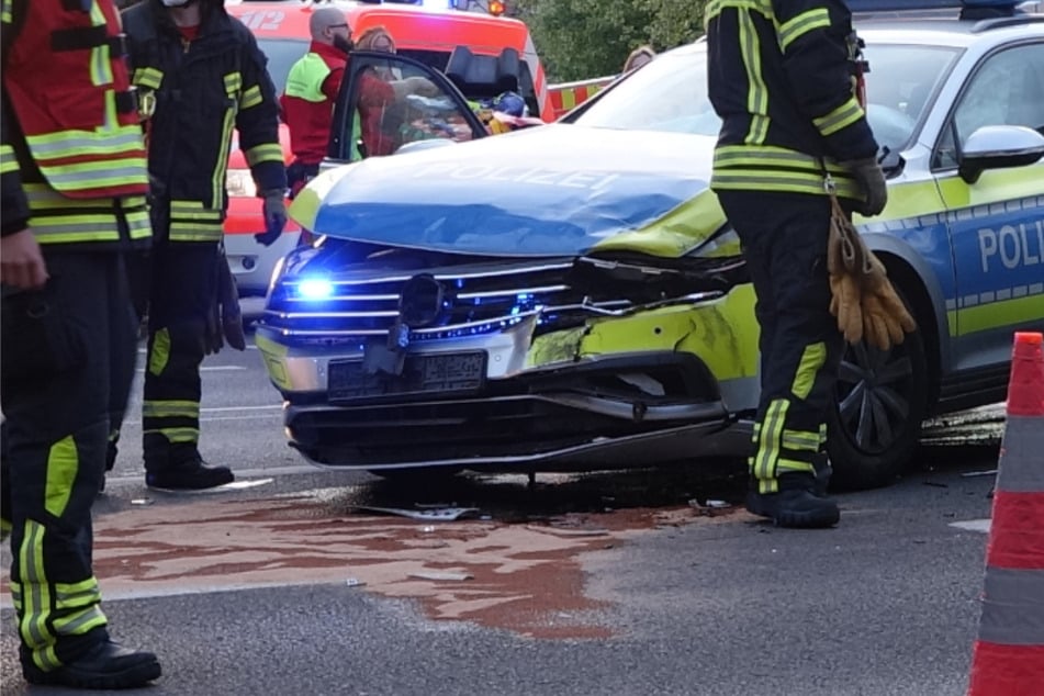 Mitten im Einsatz: Polizeistreife in Leipzig in Crash verwickelt!