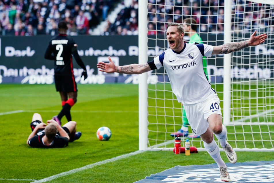 Schießt Sebastian Polter (31, r.) auch den FC Schalke 04 zum Klassenerhalt?