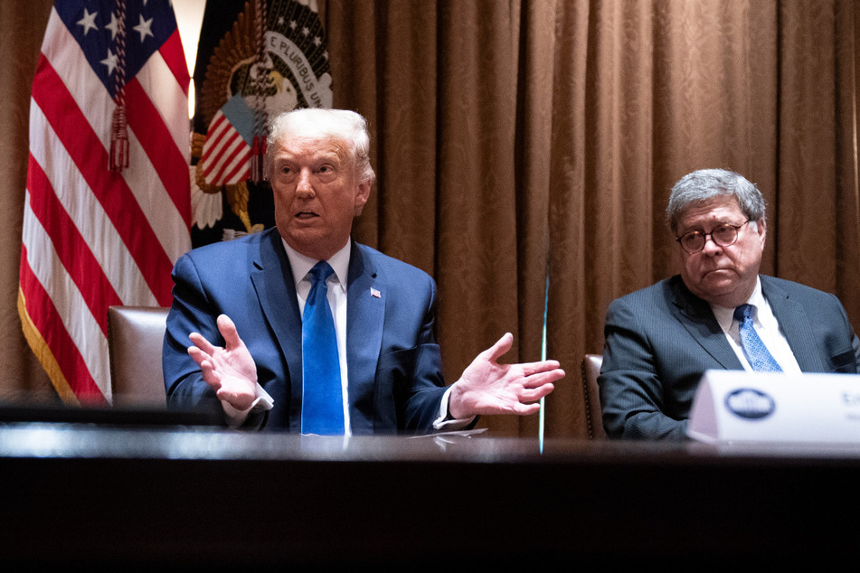 US-Präsident Donald Trump (74, l) und Justizminister William Barr (70).