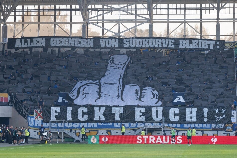 Die Ultras des FCC sendeten mit diesem Banner eine klare Botschaft.