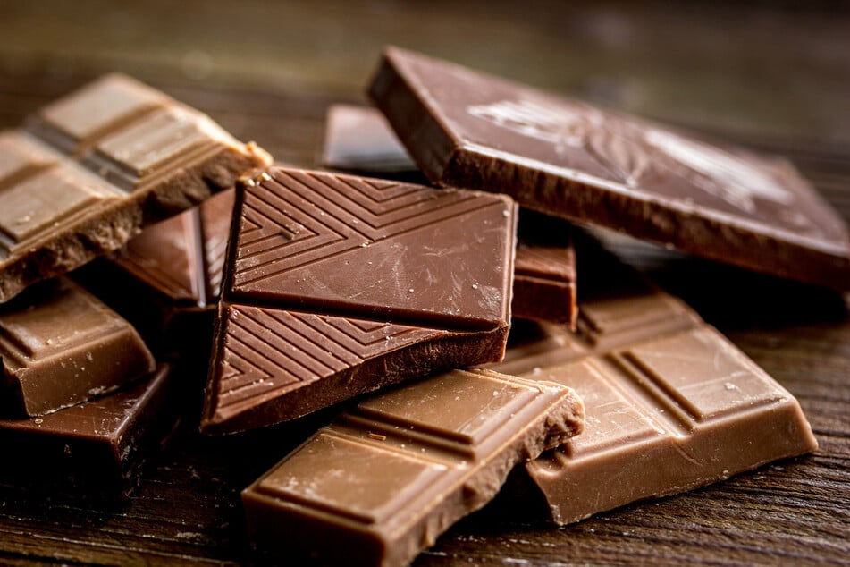 Bundesweit wurde in den Märkten von Rewe, Edeka und Globus eine Vollmilchschokolade zurückgerufen. (Symbolbild)