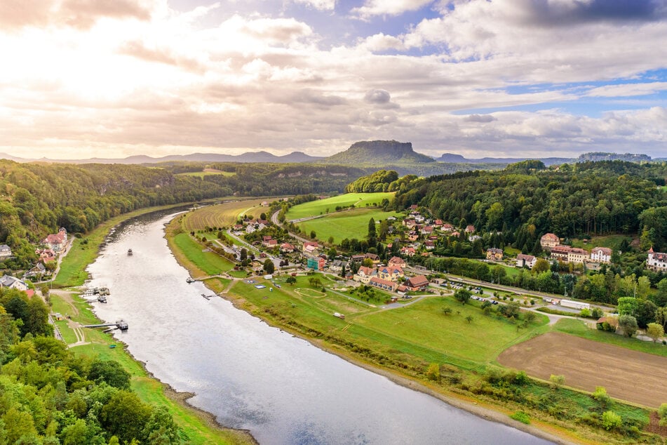 Die Elbe fließt durch Sachsen.