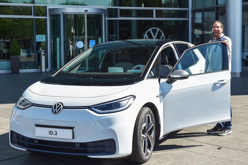 Verkaufsstart für den elektrischen VW: Dieser Mann fährt jetzt den ersten ID.3!