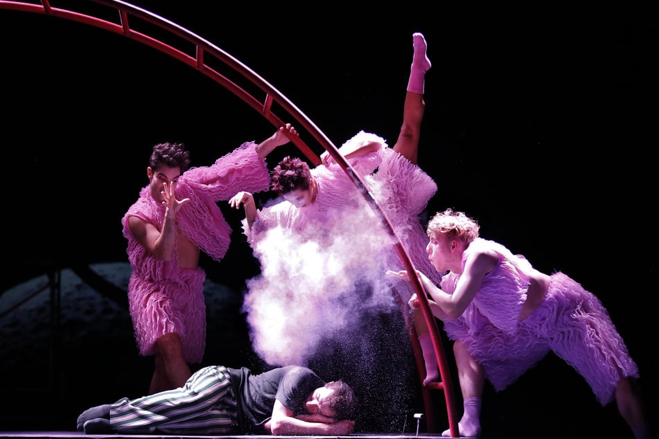 Das Tanzstück "Ein Sommernachtstraum" feierte Premiere am Theater Magdeburg.