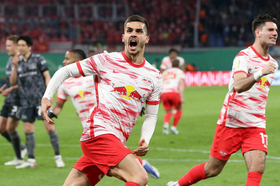 Vom Punkt zum Ausgleich: André Silva (vorn) brachte RB Leipzig zurück.