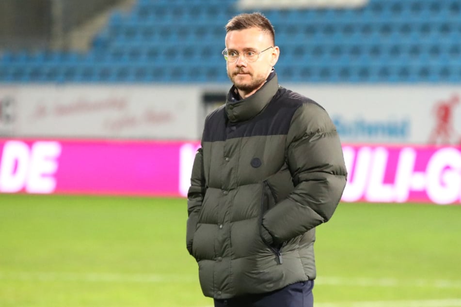 CFC-Sportdirektor Chris Löwe (36) hofft auf eine Steigerung der Mannschaft im neuen Jahr.