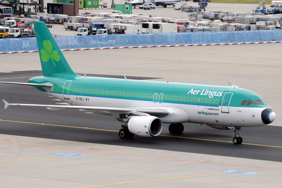 An Bord eines Flugzeugs der Airline "Aer Lingus" wurde ein verdächtiger Gegenstand gefunden. (Symbolbild)