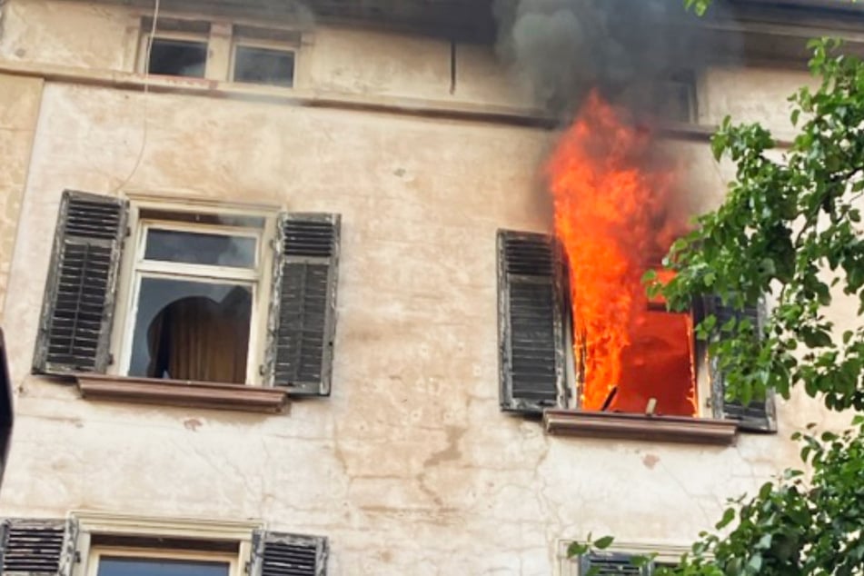 Frankfurt: Tödlicher Brand: Feuerwehr schuftet zehn Stunden - und Nachbarn zeigen sich solidarisch