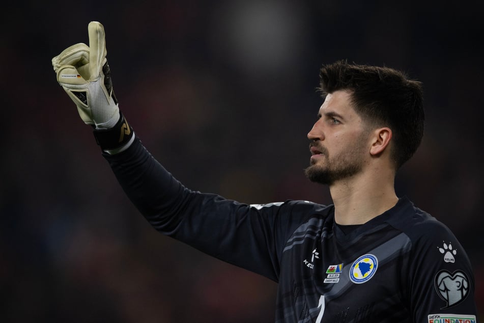 St.-Pauli-Torwart Nikola Vasilj (30) steht im WM-Kader von Bosnien-Herzegowina.