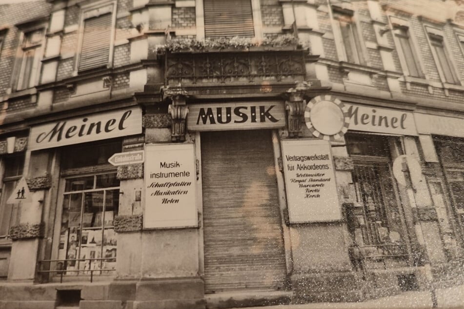 Das alte Musikhaus Meinel auf der Görlitzer Straße. Zuvor war an der Ecke eine Außenstelle von Pfunds Molkerei.