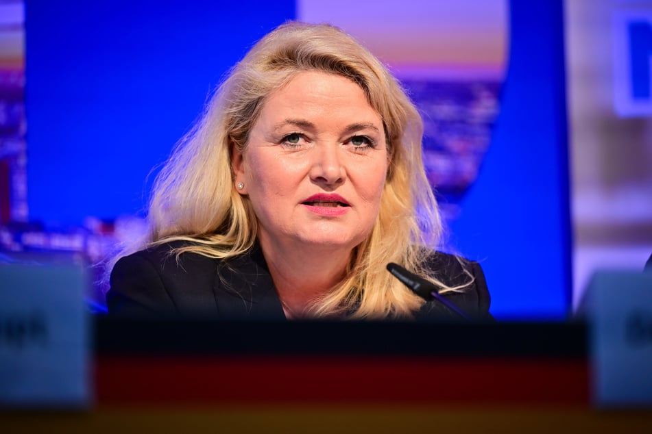 Laut AfD-Spitzenkandidatin Kristin Brinker (54) wolle Felor Badenberg (51, CDU) die Wähler in die Irre führen.
