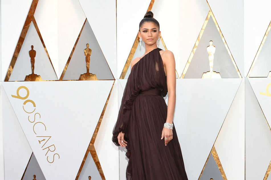Zendaya stunned in a chocolate brown chiffon gown at the 2018 Oscars.