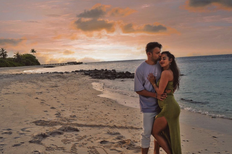 Im Malediven-Urlaub entstand dieses romantische Foto, welches Julian Engels (29) auf seinem Instagram-Account postete.