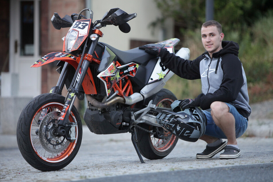 Karls große Leidenschaft sind Motorräder, auf seiner KTM ist er so oft wie möglich unterwegs.