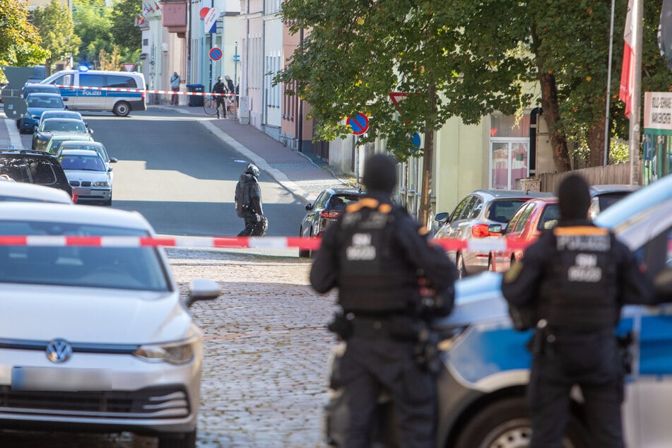In Plauen wurden am Montagmorgen Straßen abgeriegelt, wie hier im Bereich Trockentalstraße/Moritzstraße.