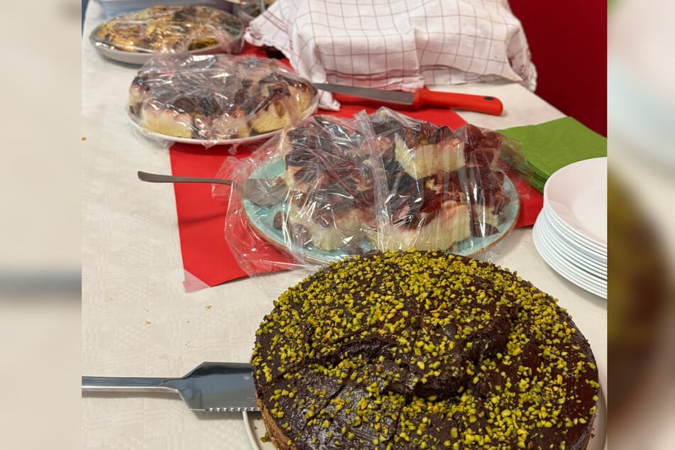 Kaffee und Kuchen vor Ort sind kostenlos.