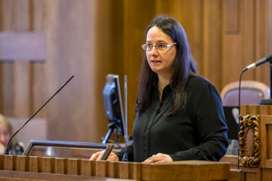 Dass wichtige Entscheidungen nun aufgeschoben werden, stößt Jeannette Wilfer (35, BSW) sauer auf.