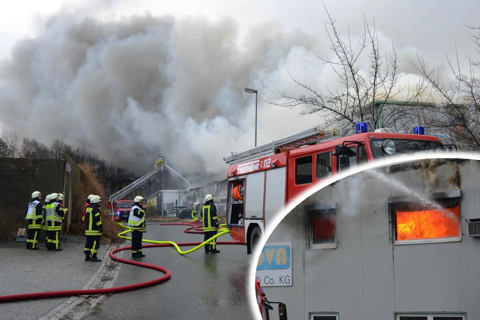 Rauchschwaden aus Kunststoff-Firma: Feuerwehr löscht Flammen