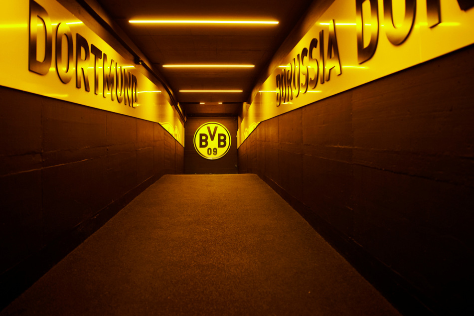 Borussia Dortmund hat sich mit Soumaila Coulibaly (17) ein großes Abwehrtalent gesichert. (Symbolbild)