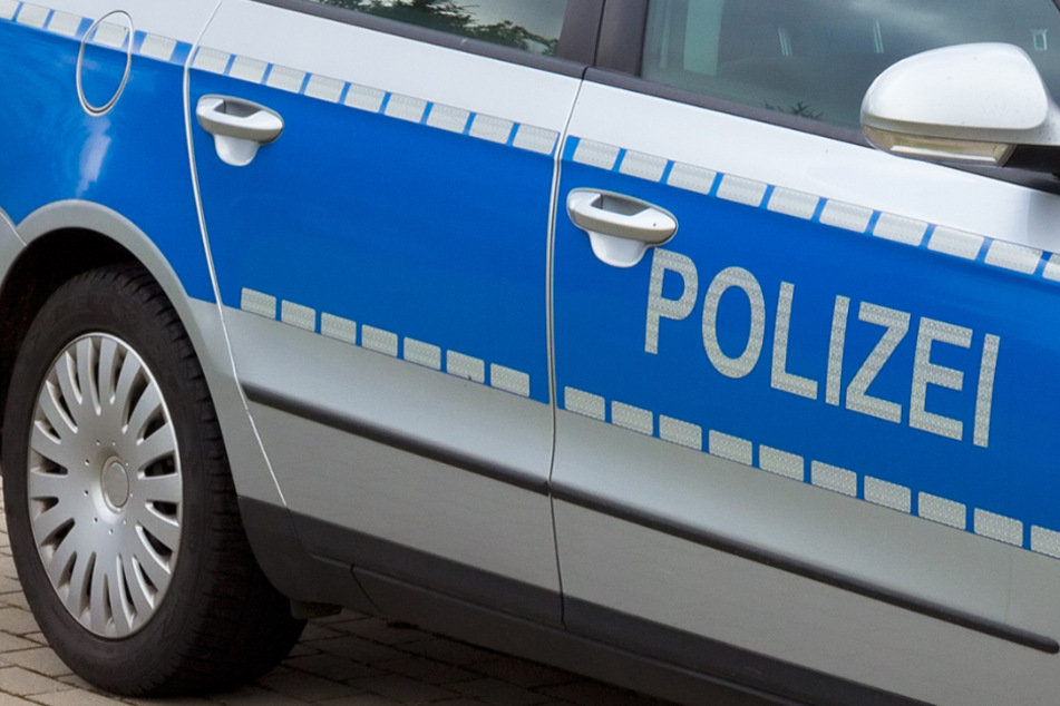 14-Jährige stößt in der Dresdner Neustadt mit Radfahrer zusammen: Polizei sucht Zeugen!
