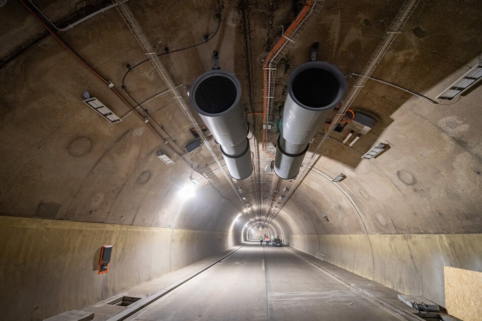 Leer: Die Nordröhre des Tunnels bleibt bis Ende Februar geschlossen. Dann sollen die Arbeiten abgeschlossen sein. Der Verkehr läuft derzeit über die Südröhre.