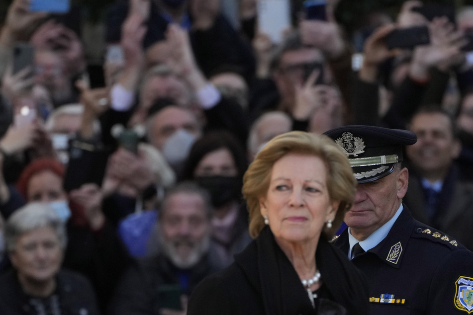 Anne-Marie von Griechenland (76), ehemalige Königin, nahm an der Beerdigung ihres Mannes teil.