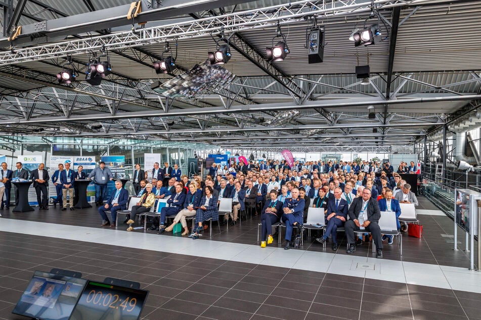Über 300 Vertreter aus der Branche trafen sich im Dresdner Flughafen.