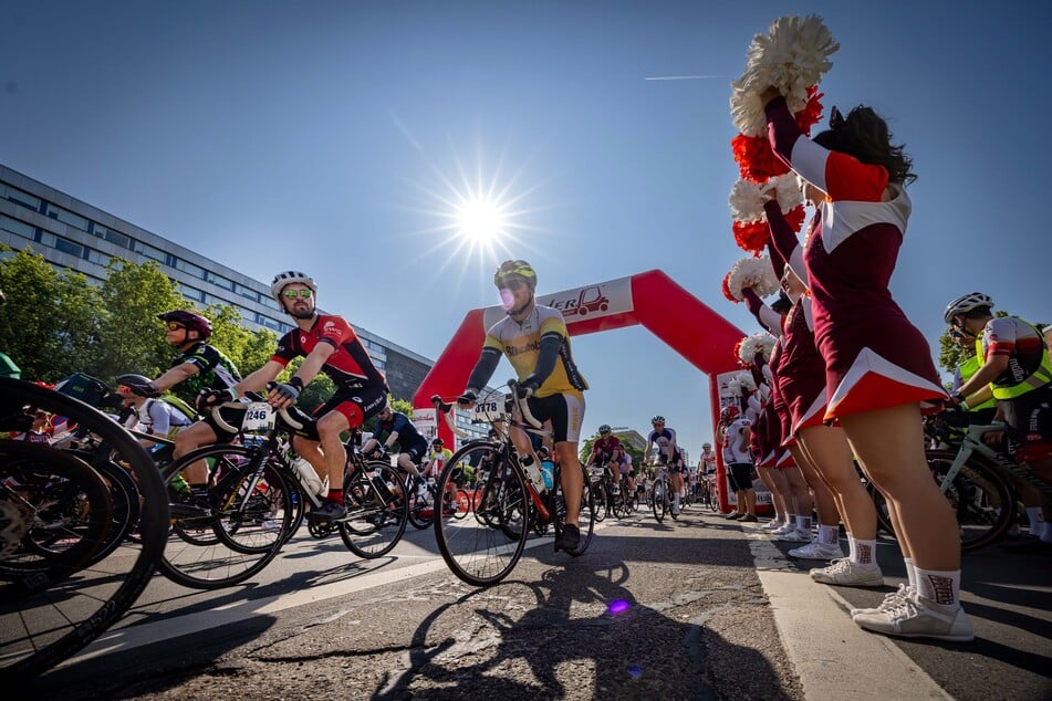Bei strahlendem Sonnenschein starteten 1000 Teilnehmer zum Radmarathon.