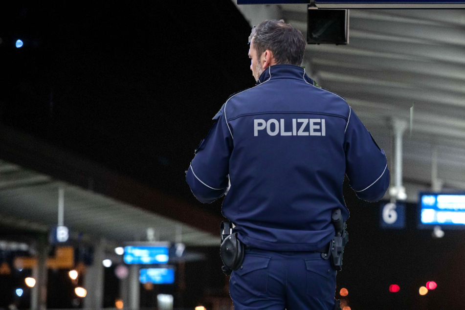 Am Essener Hauptbahnhof fiel ein Mann nach einer Attacke ins Gleis. Gegenüber der Polizei wurde er ausfällig (Symbolbild).