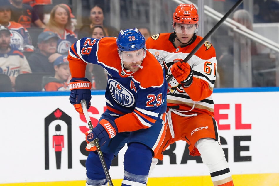 Ausgerechnet der Kölner Leon Draisaitl (30, Nummer 29) wird mit den Edmonton Oilers in seiner Heimatstadt auflaufen dürfen.