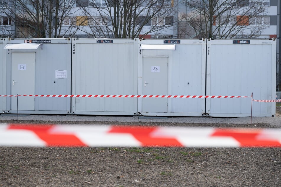 65 alleinreisende Männer sollen ab Montag in die Container am Sachsenplatz ziehen.