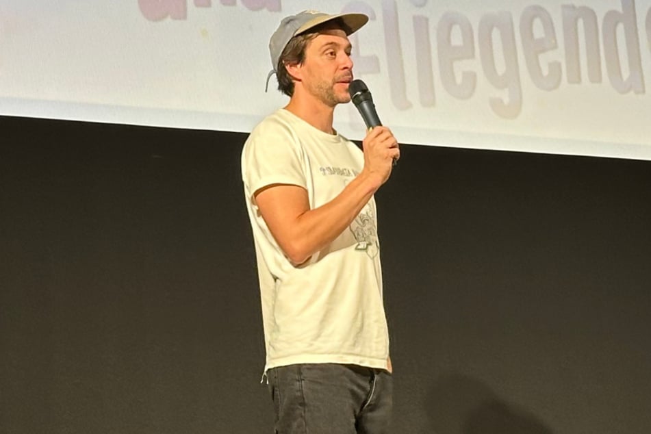 Hauptdarsteller Tobias Krell (37) bei der Premiere seines neuen Kinderfilms "Checker Tobi und die Reise zu den fliegenden Flüssen" in Hamburg.