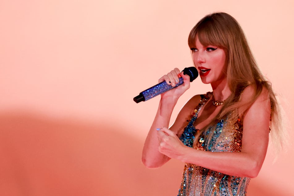 Taylor Swift fans are convinced that the singer hinted at performing at the Super Bowl LX halftime show during her recent appearance on New Heights.